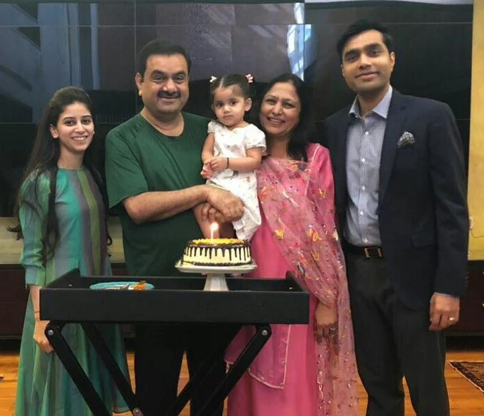 gautam adani with son and grand daughter