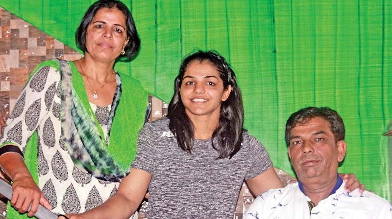sakshi malik with parents