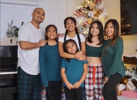 Kaylee Shimizu with Parents and Sisters