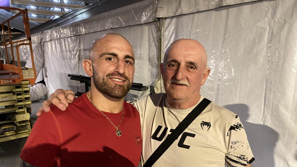 Alexander Volkanovski with Father